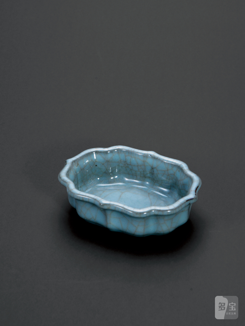 明·仿官釉菱口海棠洗